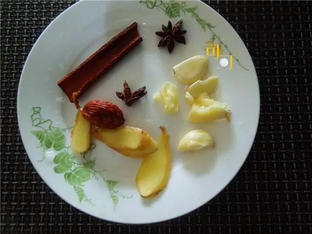 紅燒鳳爪這麼燒不破皮,入味有嚼勁,記住這幾點學會了並不難?