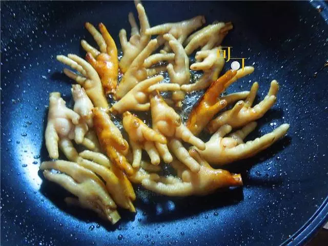 紅燒鳳爪這麼燒不破皮,入味有嚼勁,記住這幾點學會了並不難?