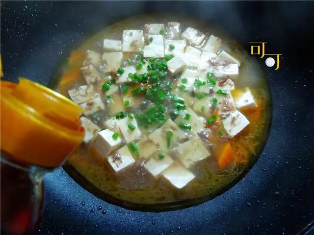 豆腐湯里加一勺這個醬,鮮香下飯,夏天喝真開胃!
