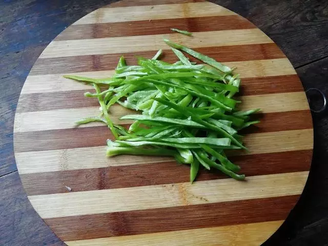 包菜的這個家常做法是在太好吃了,十分鐘炒一盤,口感脆嫩又下飯!
