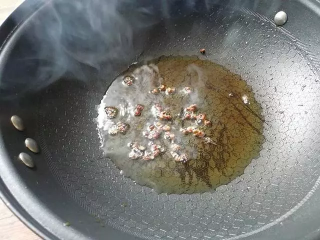 包菜的這個家常做法是在太好吃了,十分鐘炒一盤,口感脆嫩又下飯!