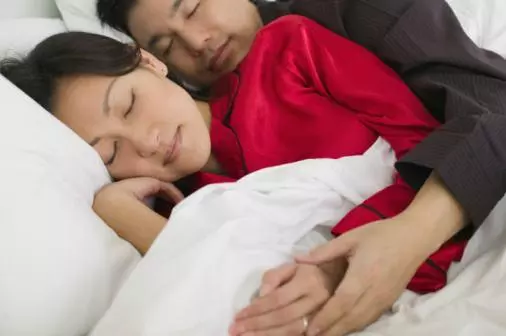 婚後丈母娘對我忽冷忽熱,偶然聽到妻子打電話,我哭紅了眼睛