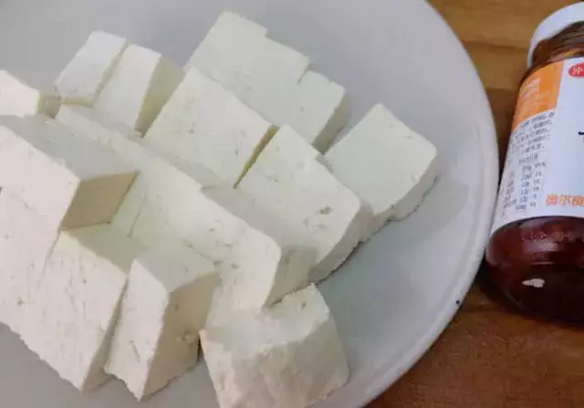豆腐別只知道煮湯了,試試這樣做,外焦里嫩還很下飯!