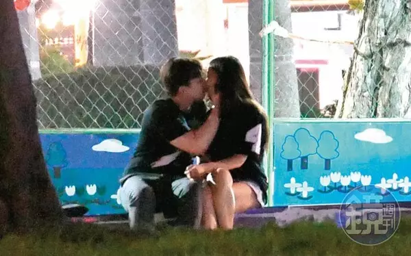 【納吉兒子被甩了!】納茲夫丁緋聞女友張東晴新搭上CEO, 還在公園激情熱吻撫摸13分鐘!
