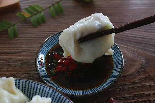 用它包餃子,連汁水都不浪費,口感清香怡人,比韭菜餡的好吃N倍!