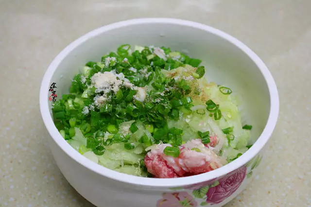 用它包餃子,連汁水都不浪費,口感清香怡人,比韭菜餡的好吃N倍!