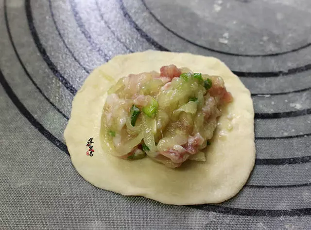 用它包餃子,連汁水都不浪費,口感清香怡人,比韭菜餡的好吃N倍!