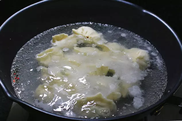 用它包餃子,連汁水都不浪費,口感清香怡人,比韭菜餡的好吃N倍!