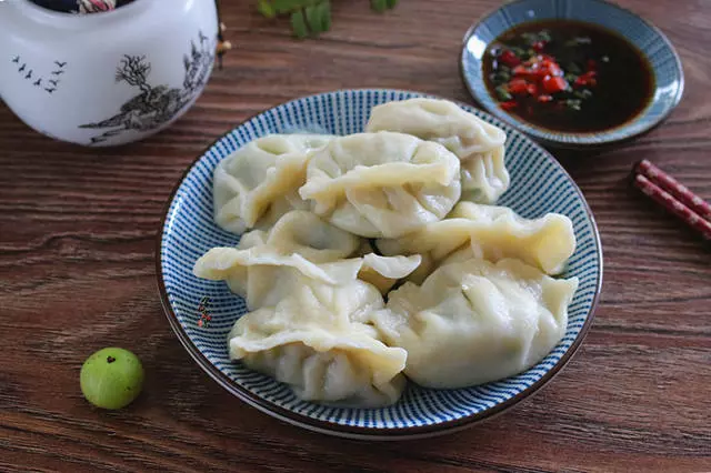 用它包餃子,連汁水都不浪費,口感清香怡人,比韭菜餡的好吃N倍!