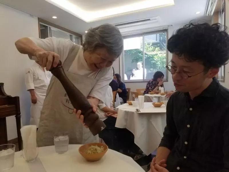 這間「上錯菜的餐廳」所有服務生都有失智症,你永遠不知道到底會上什麼菜!