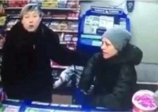 離家出走250天,小龍女街頭撿破爛,把成龍面子丟盡誰之過?