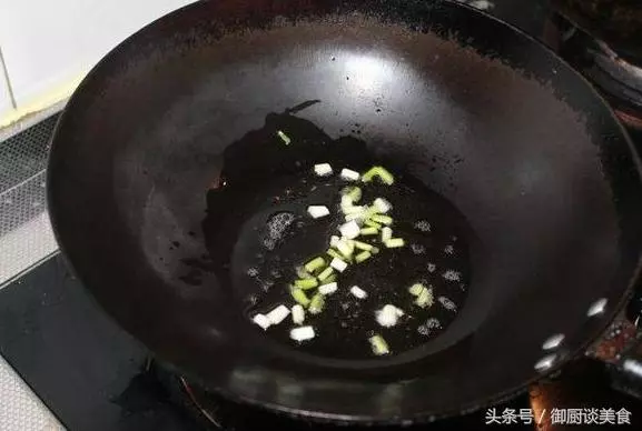 媽媽最拿手的這碗番茄疙瘩湯,全家都愛吃,我從小到大吃了30年都吃不膩