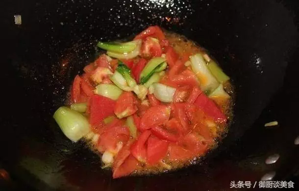 媽媽最拿手的這碗番茄疙瘩湯,全家都愛吃,我從小到大吃了30年都吃不膩