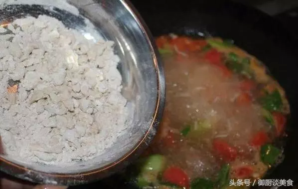媽媽最拿手的這碗番茄疙瘩湯,全家都愛吃,我從小到大吃了30年都吃不膩
