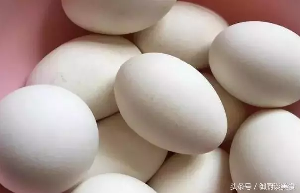 80歲奶奶醃制鹹蛋,味香流油的5個絕招,不收藏可就吃大虧了