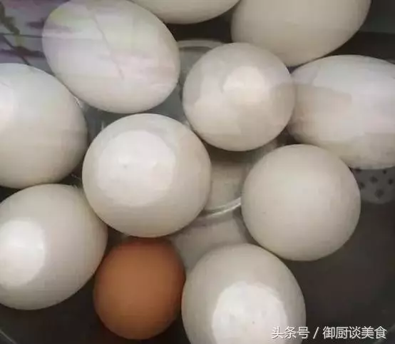 80歲奶奶醃制鹹蛋,味香流油的5個絕招,不收藏可就吃大虧了
