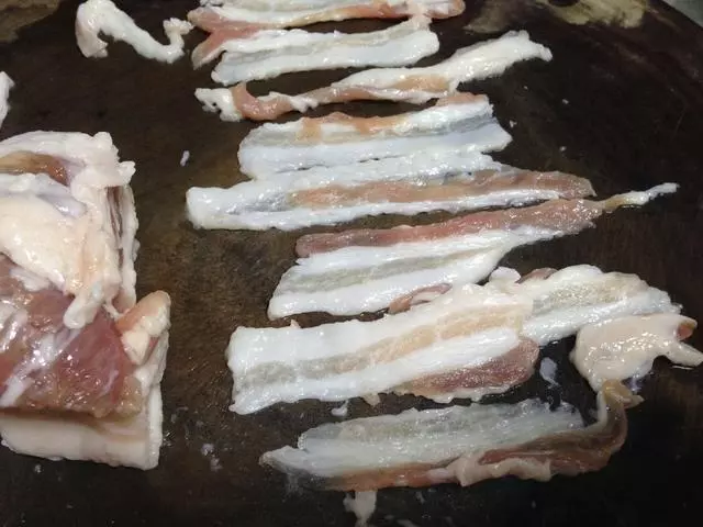 這道五花肉被譽為「飯遭殃」,吃的人停不下筷子,又香又嫩,一點都不膩!