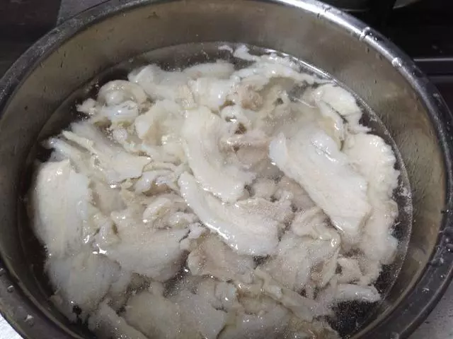 這道五花肉被譽為「飯遭殃」,吃的人停不下筷子,又香又嫩,一點都不膩!