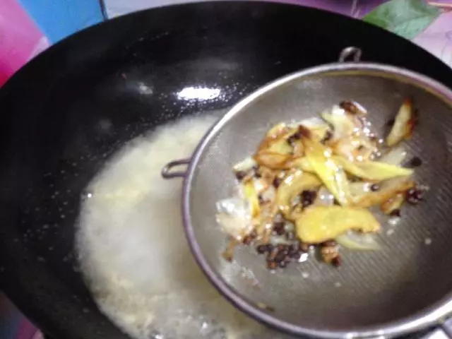 這道五花肉被譽為「飯遭殃」,吃的人停不下筷子,又香又嫩,一點都不膩!