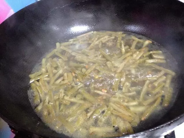 這道五花肉被譽為「飯遭殃」,吃的人停不下筷子,又香又嫩,一點都不膩!