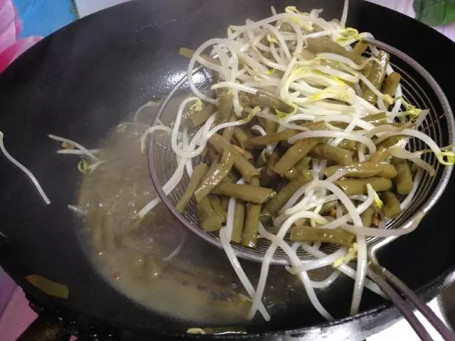 這道五花肉被譽為「飯遭殃」,吃的人停不下筷子,又香又嫩,一點都不膩!