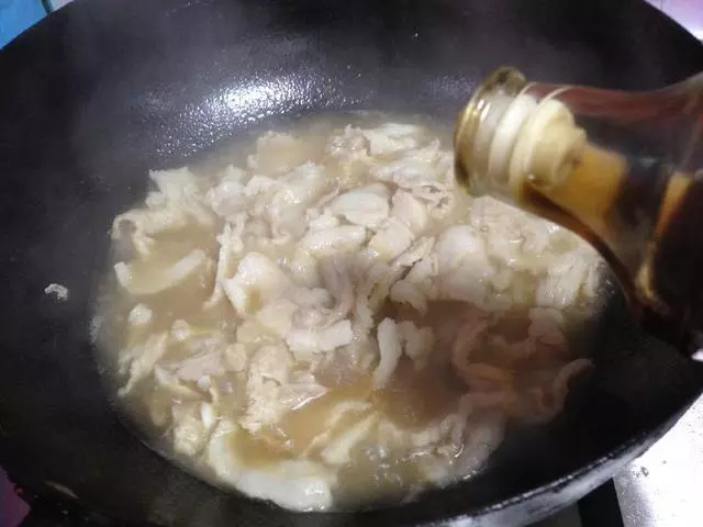 這道五花肉被譽為「飯遭殃」,吃的人停不下筷子,又香又嫩,一點都不膩!