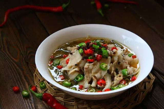 這道五花肉被譽為「飯遭殃」,吃的人停不下筷子,又香又嫩,一點都不膩!