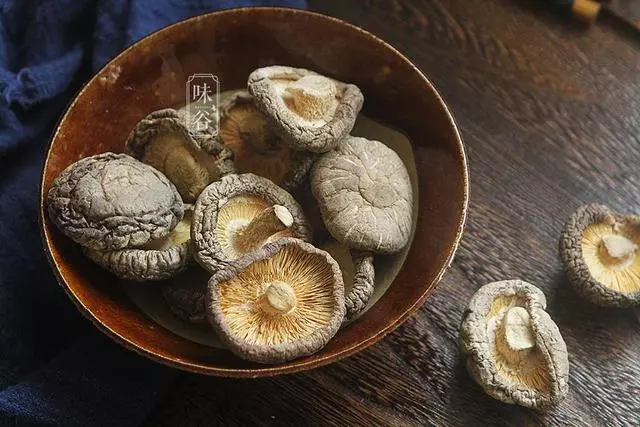 春季常給孩子做這道菜,營養豐富又下飯,孩子吃了補鈣猛長個!