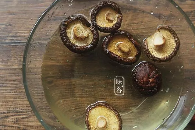 春季常給孩子做這道菜,營養豐富又下飯,孩子吃了補鈣猛長個!