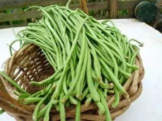 這樣簡單的方法就能醃出好吃的長豆角,配著粥吃特別香,家人頓頓離不開它!