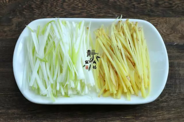 清蒸鱸魚的終極做法,注意這些細節,你比大廚還專業!又鮮又香,孩子補腦要多吃!