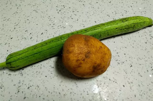 這兩種互不相關的食材放在一起炒,原來這麼好吃,上桌就沒了!