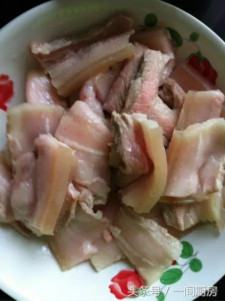 這道菜人人都愛吃,香辣爽口,肥而不膩,拌飯下酒都絕佳!
