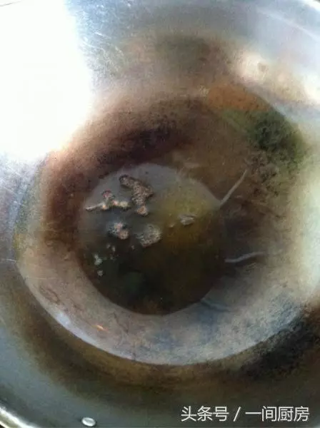 這道菜人人都愛吃,香辣爽口,肥而不膩,拌飯下酒都絕佳!