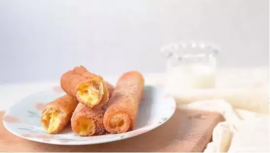 1個雞蛋,半杯牛奶,裹上吐司,做出來的美食一口一個