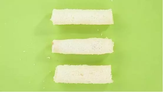 1個雞蛋,半杯牛奶,裹上吐司,做出來的美食一口一個