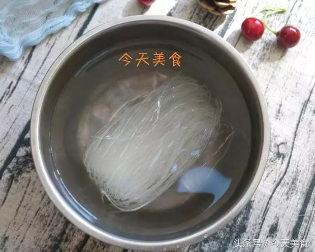 金針菇這麼做,鮮美爽口的下飯菜,做法特簡單,還可抗過敏!春天一定要多吃!