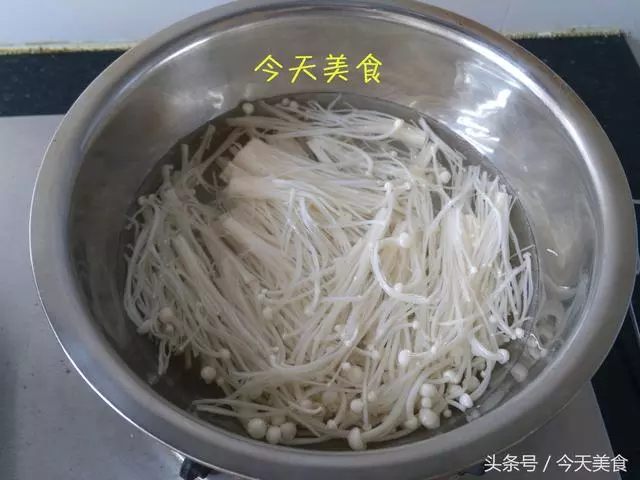 金針菇這麼做,鮮美爽口的下飯菜,做法特簡單,還可抗過敏!春天一定要多吃!