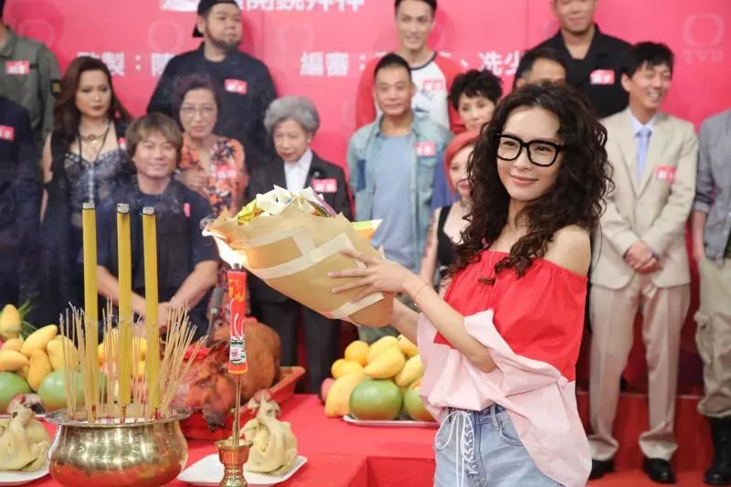 【TVB新劇造型讓人想嘔!】一眾演員角色造型丑出新天地!網友: 丑到不想看~