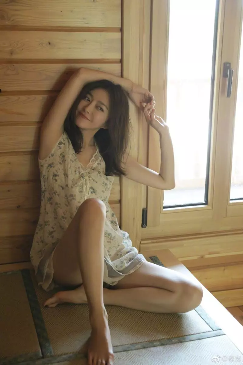 【比佘詩曼仲靚?!】《延禧攻略》的富察皇后脫下戲服美到Siao,完全看不出她已經37歲啦!