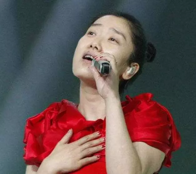 女星「素顏與化妝對比」,網友圍觀吐槽,老公卻挺:老婆是仙女來著,化不化妝都好看!
