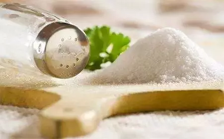 用一點「食鹽」和「醋」就能解決的事,別再花冤枉錢了!超多新用途,歡迎分享