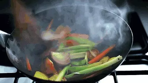 長期吸菸的人,能完成這5個動作,說明你的肺很健康