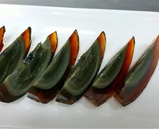 做涼拌皮蛋時,很多人都沒加上「它」,難怪吃起來又腥又臭!