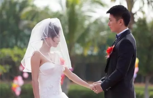 爸爸患癌住院,我回婆家借錢,婆婆給我張存摺,我跟婆家斷關係!