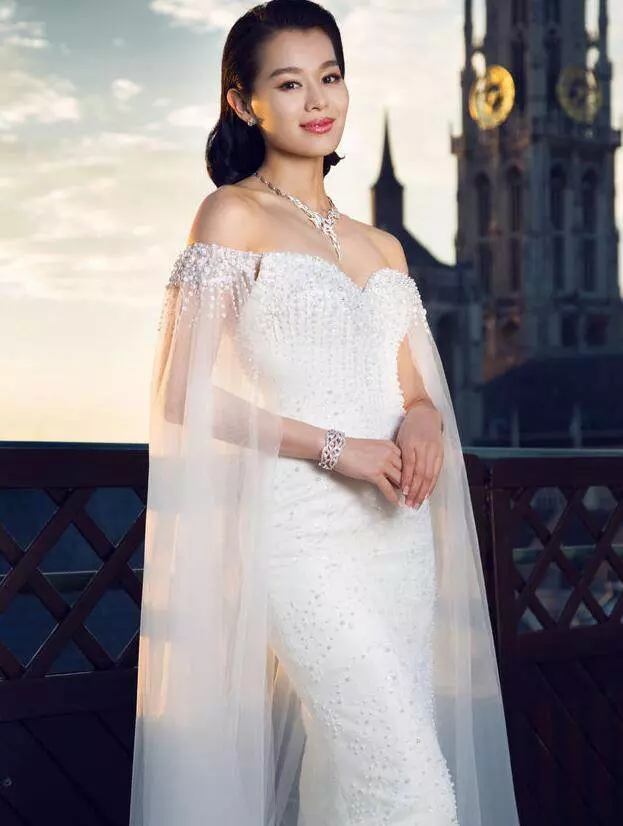 胡杏兒在昨晚突然宣布,正式退股2015年她有份投資的自家品牌婚紗店!