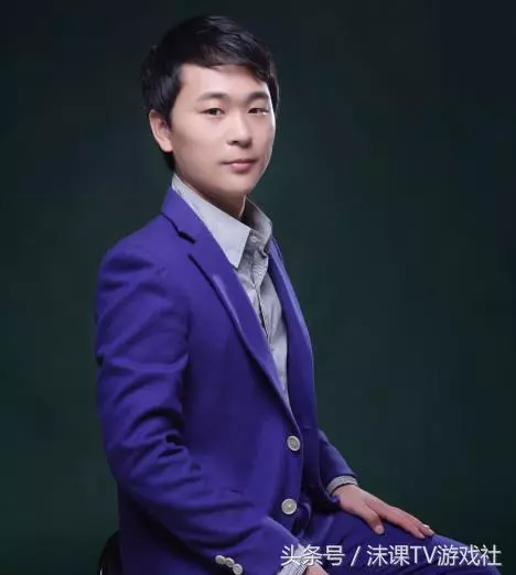 國服李白你服過誰,哈迪斯?劍仙?網友:除了耀神我誰都不服!