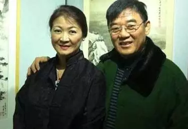 李立群和妻子素顏恩愛照曝光!兒女雙全,兒子出道不易,女兒避開光環獨自打拚!
