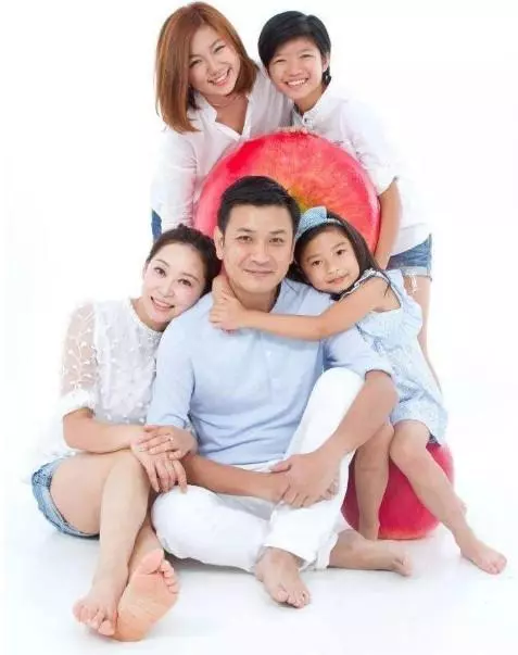 誰說後媽就比較壞,楊卓娜的一視同仁,讓2個女兒大讚爸爸娶對了