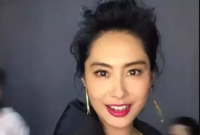 關之琳:這是我18歲,朱茵:這是我18歲,再看林青霞,歲月無情!